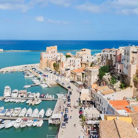 Elegante Palazzo Storico Con Splendida Vista Mare Hébergement de vacances *