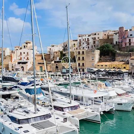 Hébergement de vacances Elegante Palazzo Storico Con Splendida Vista Mare *