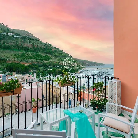 Hébergement de vacances Elegante Palazzo Storico Con Splendida Vista Mare *