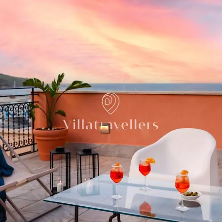 Hébergement de vacances Elegante Palazzo Storico Con Splendida Vista Mare