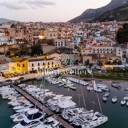 Hébergement de vacances Elegante Palazzo Storico Con Splendida Vista Mare *