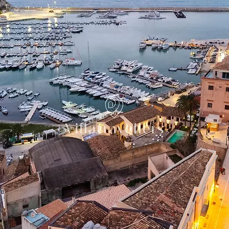 Elegante Palazzo Storico Con Splendida Vista Mare Hébergement de vacances *