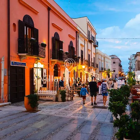 Elegante Palazzo Storico Con Splendida Vista Mare Hébergement de vacances *