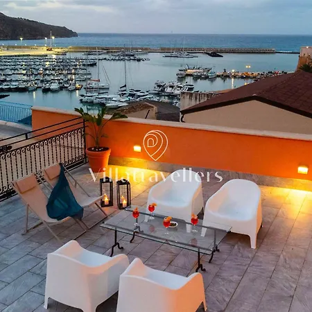 Elegante Palazzo Storico Con Splendida Vista Mare Hébergement de vacances Castellammare del Golfo
